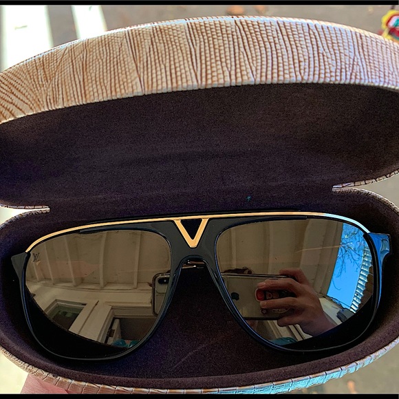 Men’s Louis Vuitton Sunglasses - Picture 1 of 7